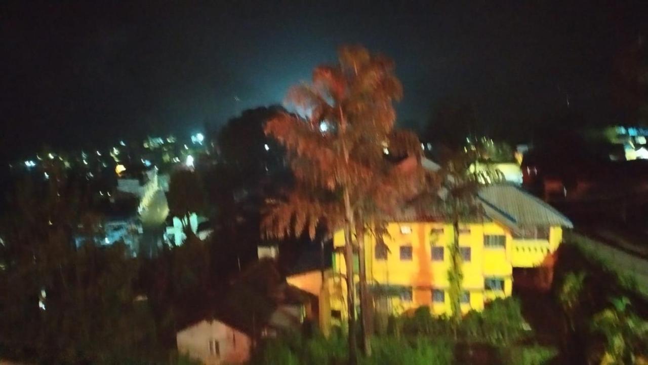 Sabari Residency Hotel Valparai Exterior photo
