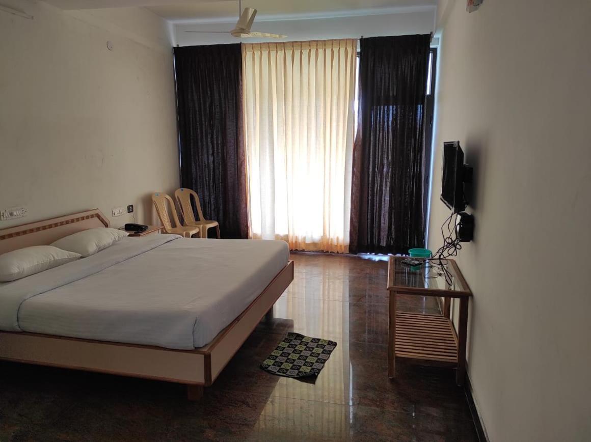 Sabari Residency Hotel Valparai Exterior photo